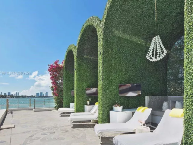 1-bedroom condo for rent in Miami Beach - 1100 West Ave 1004 - MondialRealty