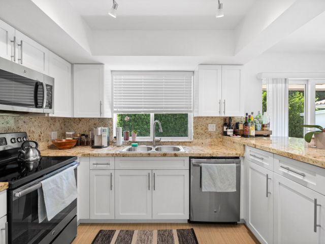 Home for rent at 811 Capri Street - photo 6865204