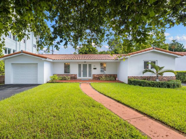 Home for rent at 811 Capri Street - photo 6865208