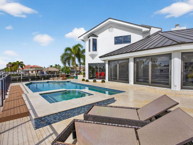 Home for sale at 491 SE 15th Avenue - photo 6896489