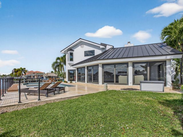 Home for sale at 491 SE 15th Avenue - photo 6896490