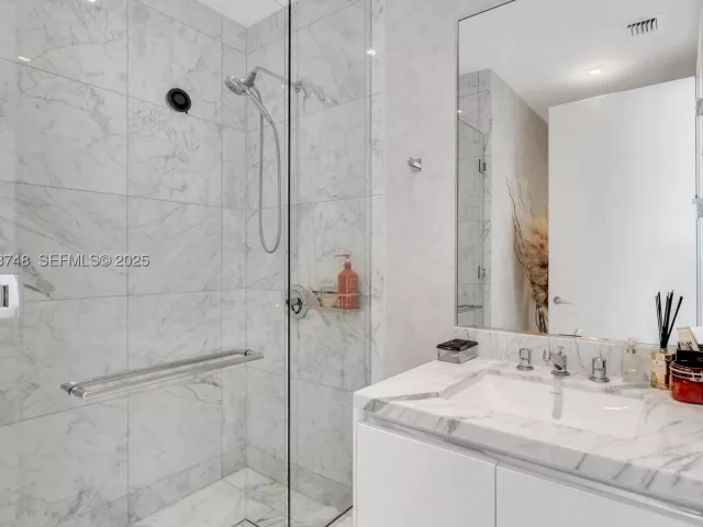 2-bedroom condo for sale in Sunny Isles Beach - 16901 Collins Ave 1802 - MondialRealty
