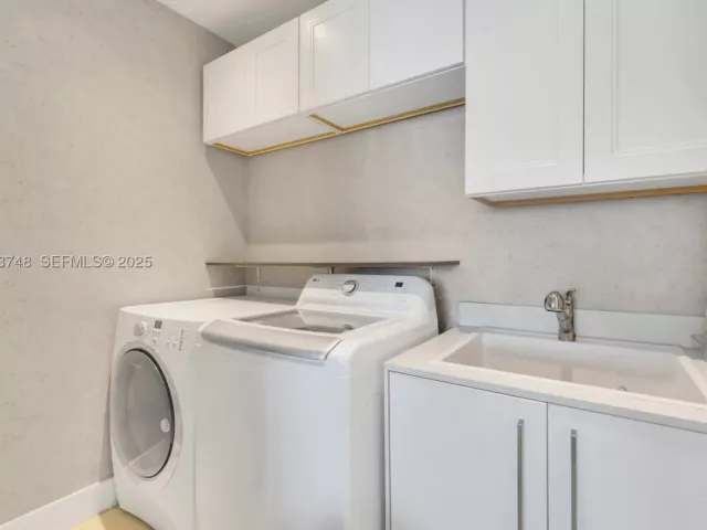 2-bedroom condo for sale in Sunny Isles Beach - 16901 Collins Ave 1802 - MondialRealty