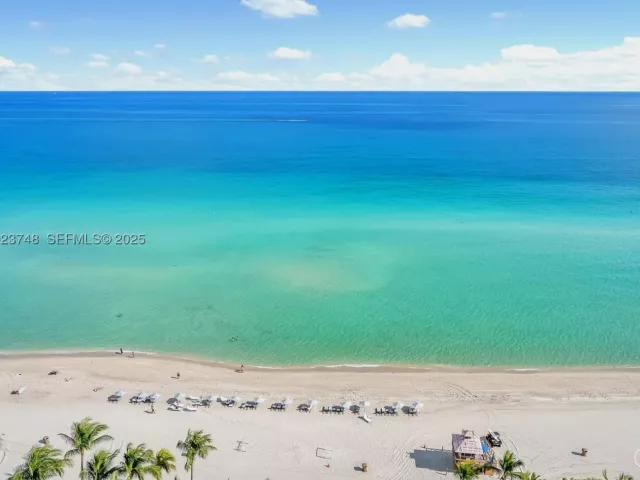 2-bedroom condo for sale in Sunny Isles Beach - 16901 Collins Ave 1802 - MondialRealty