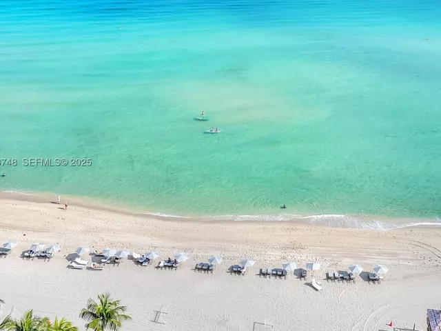 2-bedroom condo for sale in Sunny Isles Beach - 16901 Collins Ave 1802 - MondialRealty