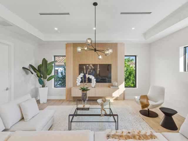 Home for sale at 334 NE 3rd Street - photo 6865539