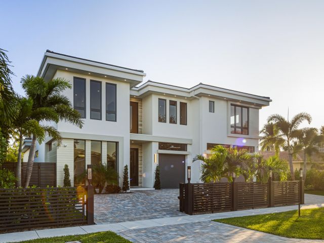 Home for sale at 334 NE 3rd Street - photo 6865553