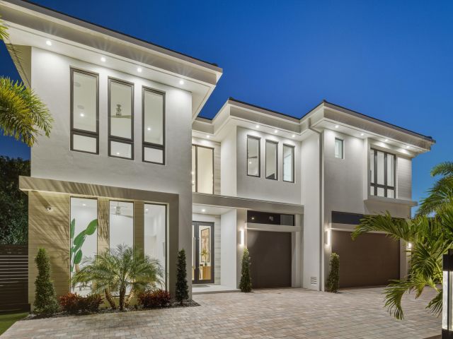 Home for sale at 334 NE 3rd Street - photo 6865554