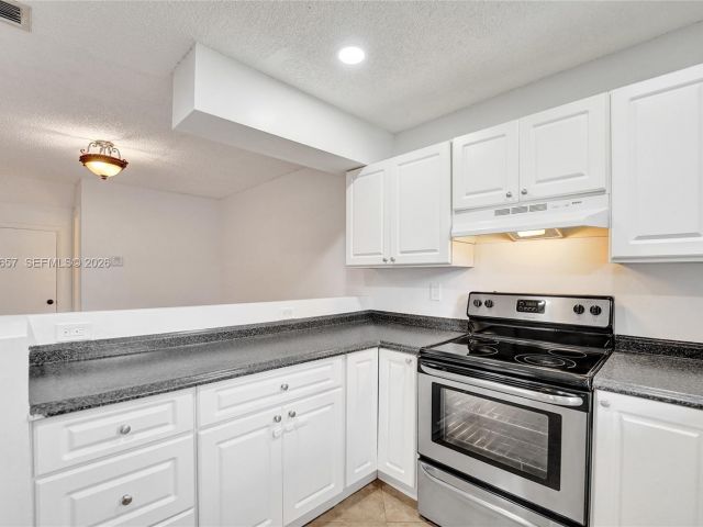 Home for rent at 9340 SW 61st Way B - photo 7452790