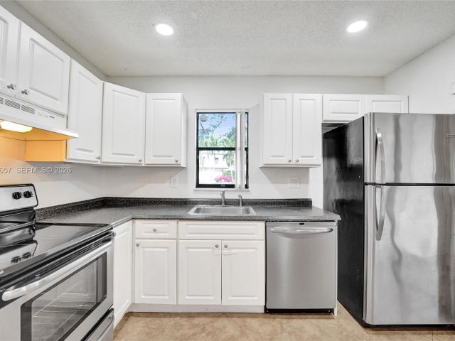 Home for rent at 9340 SW 61st Way B - photo 7452792