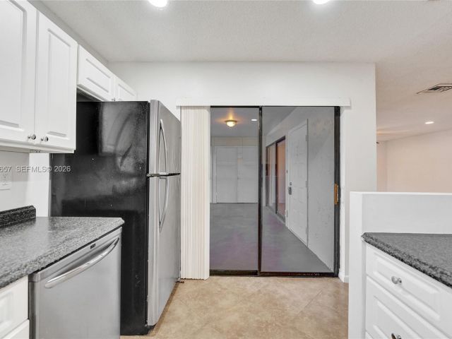 Home for rent at 9340 SW 61st Way B - photo 7452793