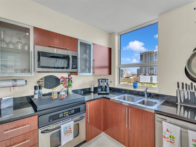 Apartment for sale  Unit #1618N - photo 7500734