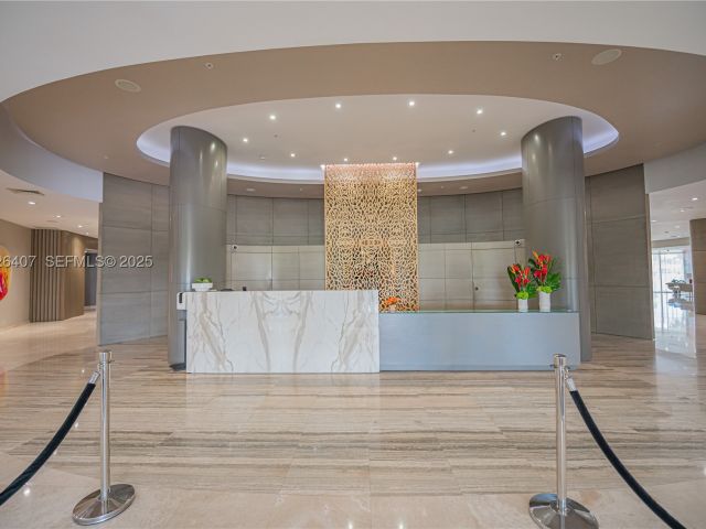 1-bedroom condo for sale in Bal Harbour - 10275 Collins Ave 527 - MondialRealty