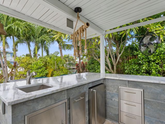 Home for rent at 391 SE 7th Avenue - photo 6893518