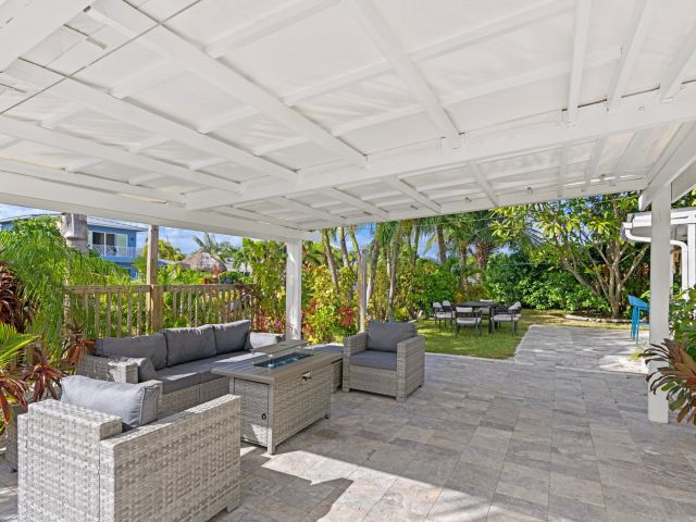 Home for rent at 391 SE 7th Avenue - photo 6893520