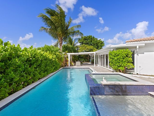 Home for rent at 391 SE 7th Avenue - photo 6893525