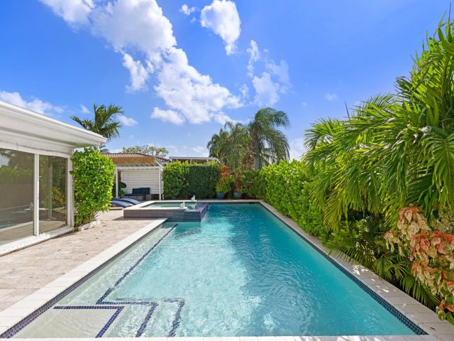 Home for rent at 391 SE 7th Avenue - photo 6893526