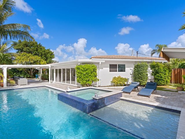 Home for rent at 391 SE 7th Avenue - photo 6893527