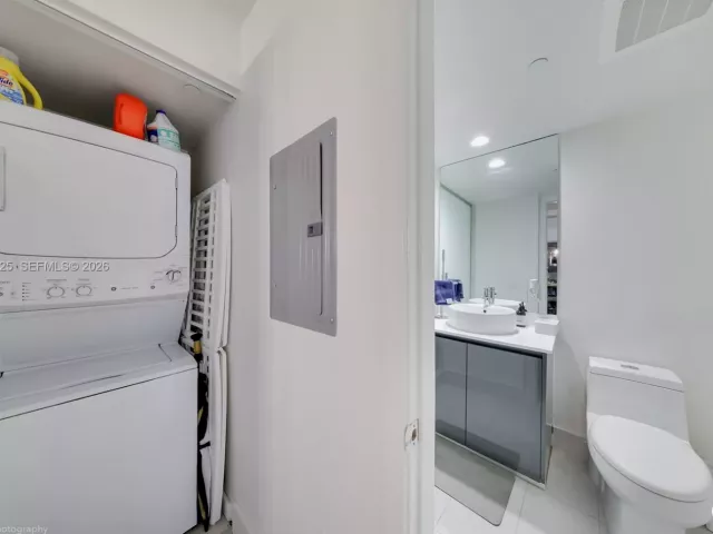 1-bedroom condo for sale in Miami - 31 SE 6th St 2506 - MondialRealty