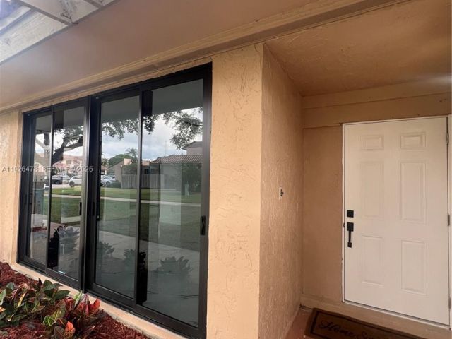 2-bedroom home for sale in Miami - 20610 NE 7th Ct - MondialRealty