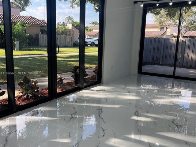 2-bedroom home for sale in Miami - 20610 NE 7th Ct - MondialRealty
