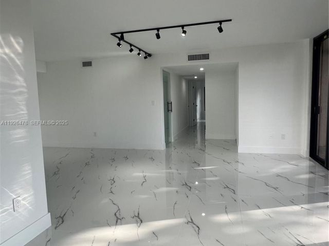 2-bedroom home for sale in Miami - 20610 NE 7th Ct - MondialRealty