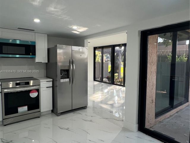 2-bedroom home for sale in Miami - 20610 NE 7th Ct - MondialRealty