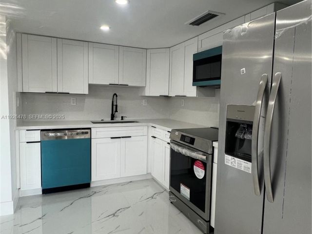 2-bedroom home for sale in Miami - 20610 NE 7th Ct - MondialRealty