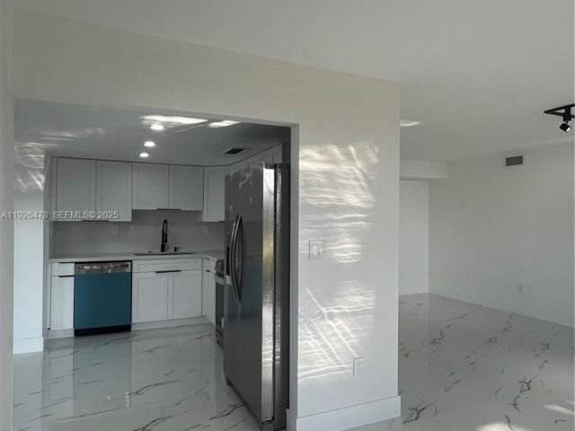 2-bedroom home for sale in Miami - 20610 NE 7th Ct - MondialRealty
