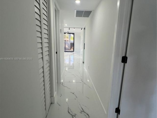 2-bedroom home for sale in Miami - 20610 NE 7th Ct - MondialRealty