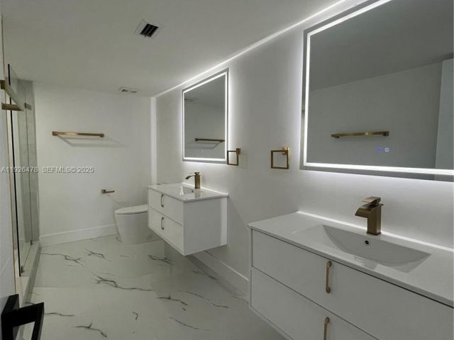 2-bedroom home for sale in Miami - 20610 NE 7th Ct - MondialRealty