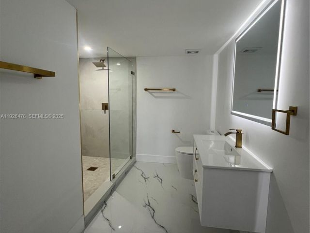 2-bedroom home for sale in Miami - 20610 NE 7th Ct - MondialRealty