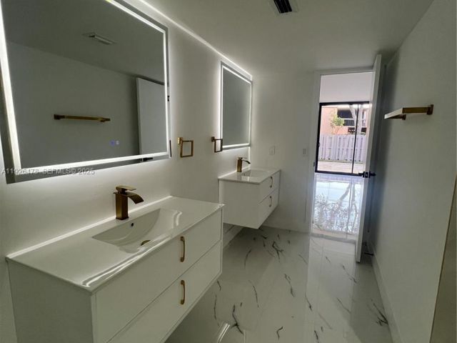 2-bedroom home for sale in Miami - 20610 NE 7th Ct - MondialRealty