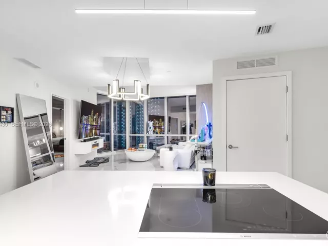 2-bedroom condo for sale in Miami - 851 NE 1st Ave 4009 - MondialRealty