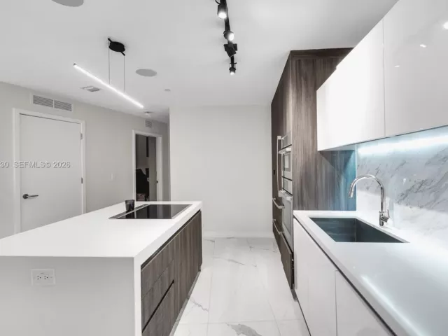 2-bedroom condo for sale in Miami - 851 NE 1st Ave 4009 - MondialRealty