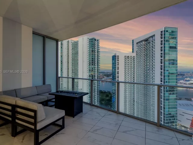 2-bedroom condo for sale in Miami - 851 NE 1st Ave 4009 - MondialRealty