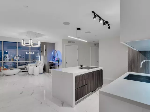 2-bedroom condo for sale in Miami - 851 NE 1st Ave 4009 - MondialRealty