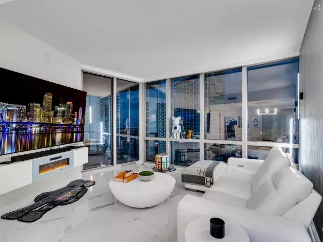 2-bedroom condo for sale in Miami - 851 NE 1st Ave 4009 - MondialRealty