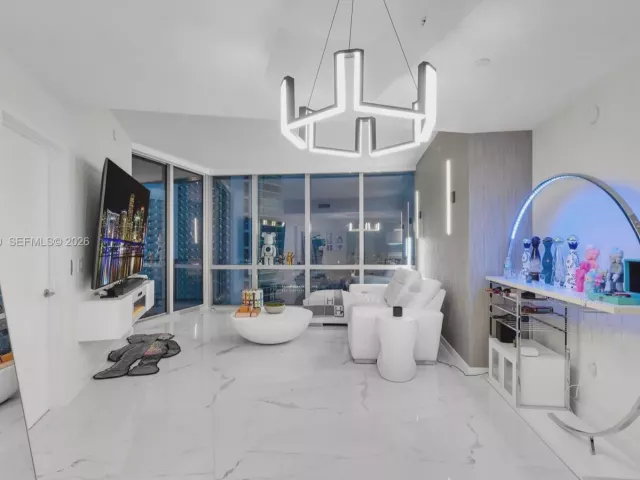 2-bedroom condo for sale in Miami - 851 NE 1st Ave 4009 - MondialRealty