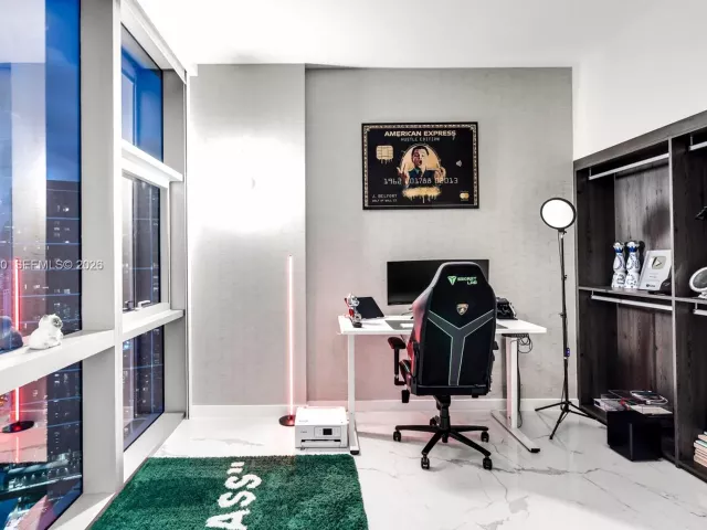 2-bedroom condo for sale in Miami - 851 NE 1st Ave 4009 - MondialRealty