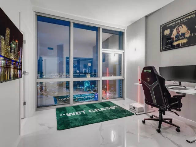 2-bedroom condo for sale in Miami - 851 NE 1st Ave 4009 - MondialRealty