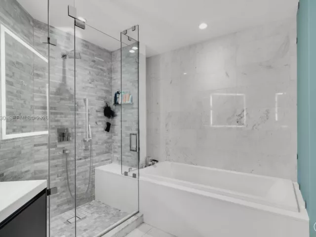 2-bedroom condo for sale in Miami - 851 NE 1st Ave 4009 - MondialRealty