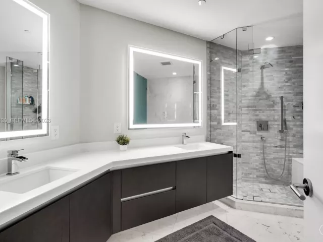 2-bedroom condo for sale in Miami - 851 NE 1st Ave 4009 - MondialRealty