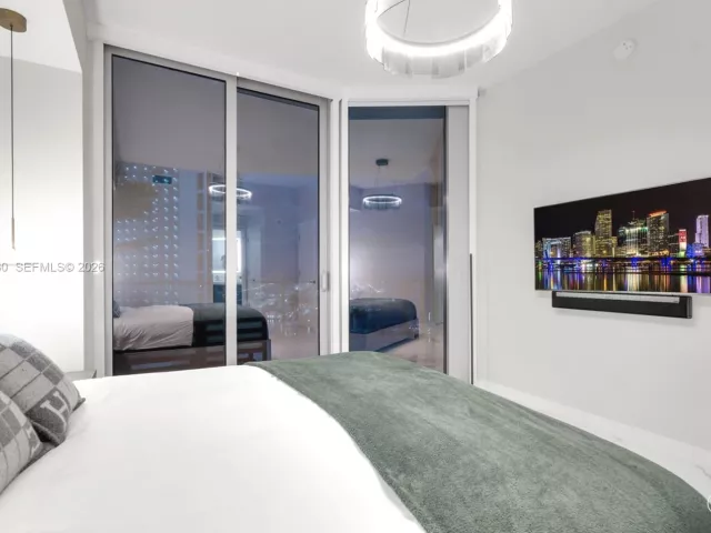 2-bedroom condo for sale in Miami - 851 NE 1st Ave 4009 - MondialRealty