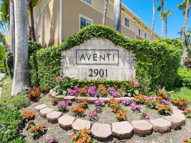 2-bedroom home for sale in Aventura - 2871 NE 185th St 205 - MondialRealty