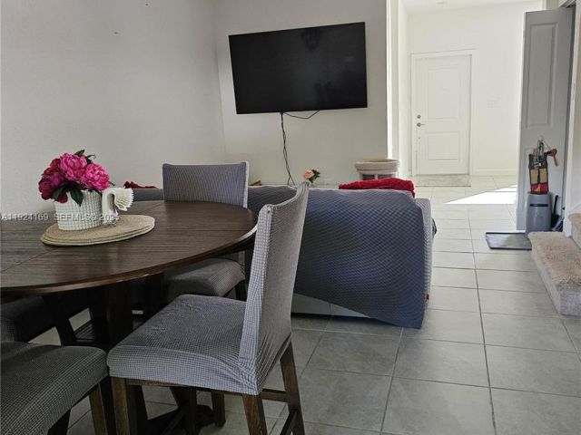 3-bedroom home for rent in Homestead - 2637 SE 17th St 2637 - MondialRealty