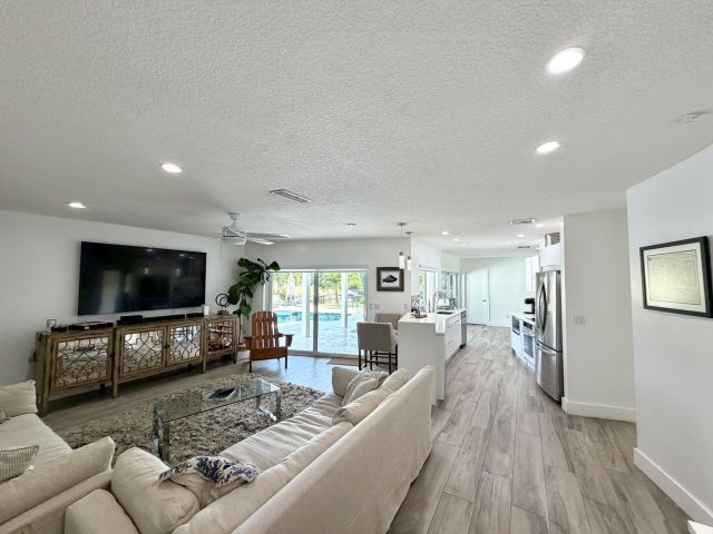 Home for rent at 100 SW 11th Avenue - photo 6895212