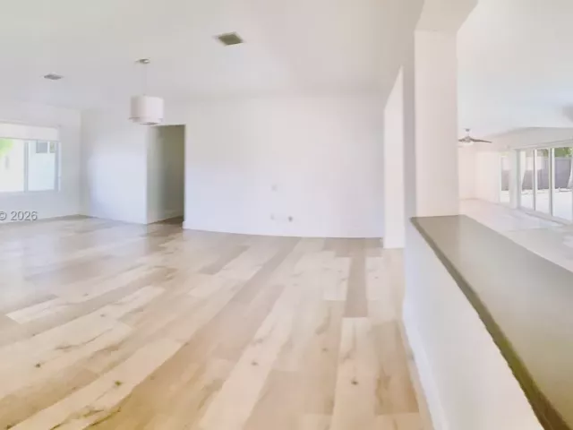 4-bedroom home for rent in Miami - 19340 NE 18th Ct - MondialRealty