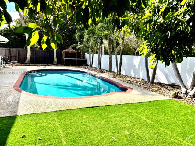 4-bedroom home for rent in Miami - 19340 NE 18th Ct - MondialRealty