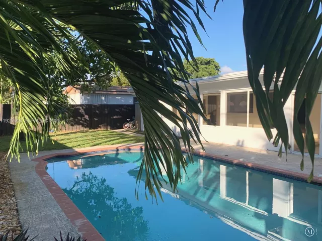 4-bedroom home for rent in Miami - 19340 NE 18th Ct - MondialRealty